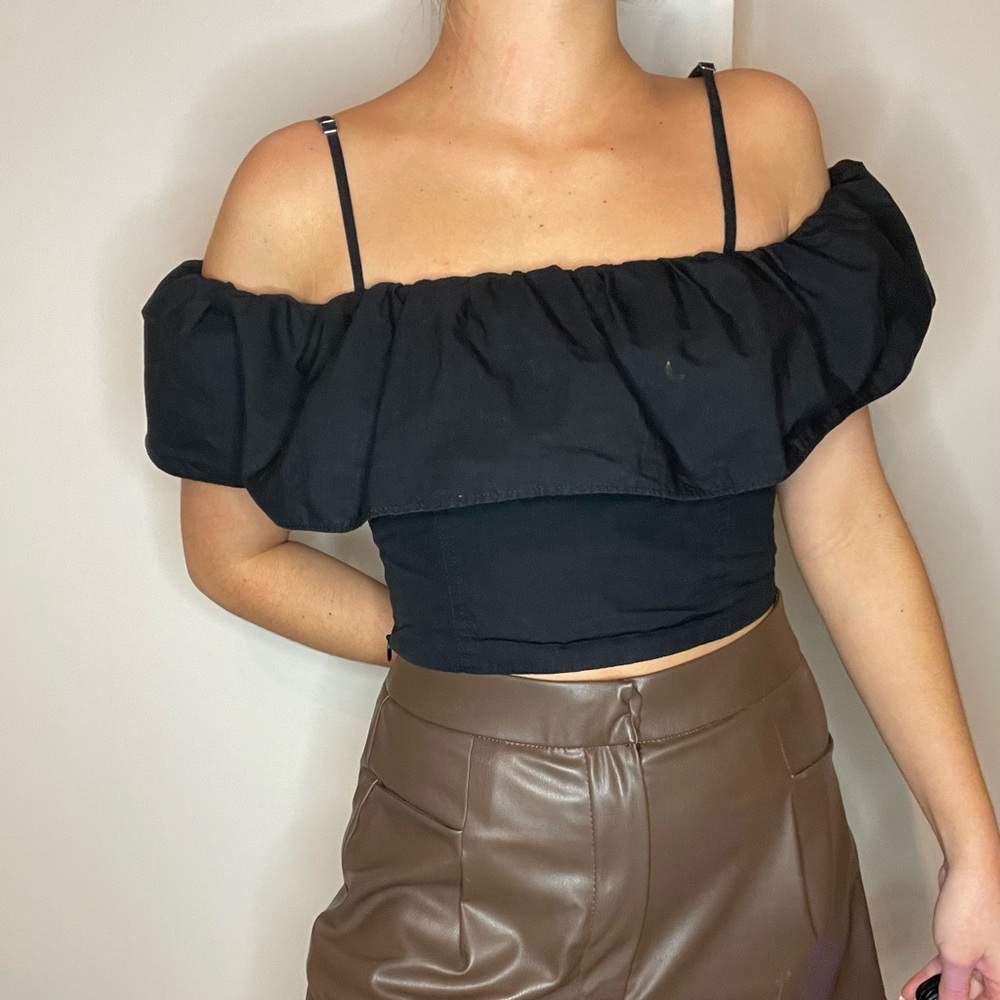 His back crop top can be used strapless or strapped. Size small from Urban.